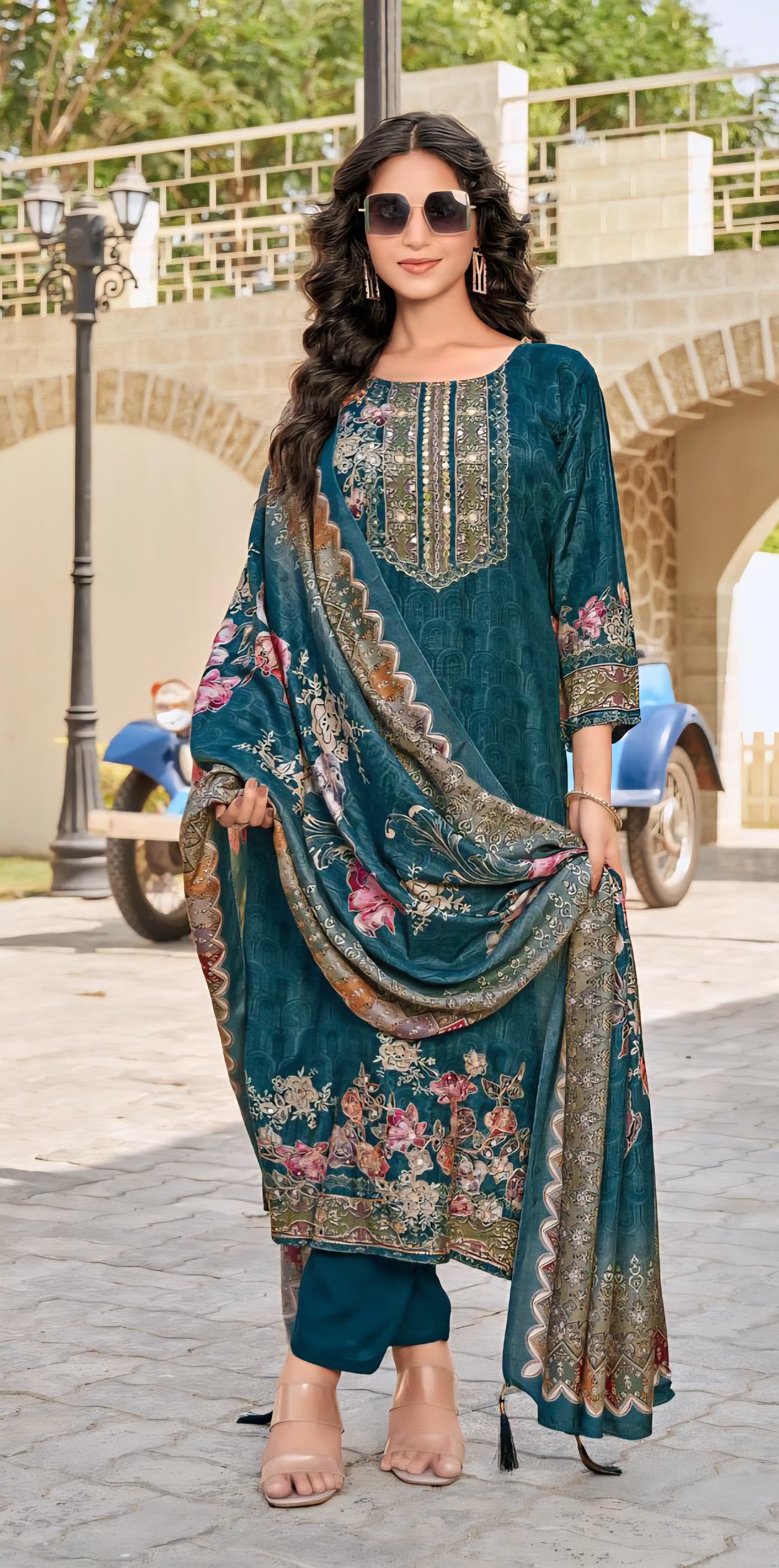 Soft. Stylish. Statement.
Drape yourself in pure viscose muslin with intricate aari and handwork – where tradition meets trend.