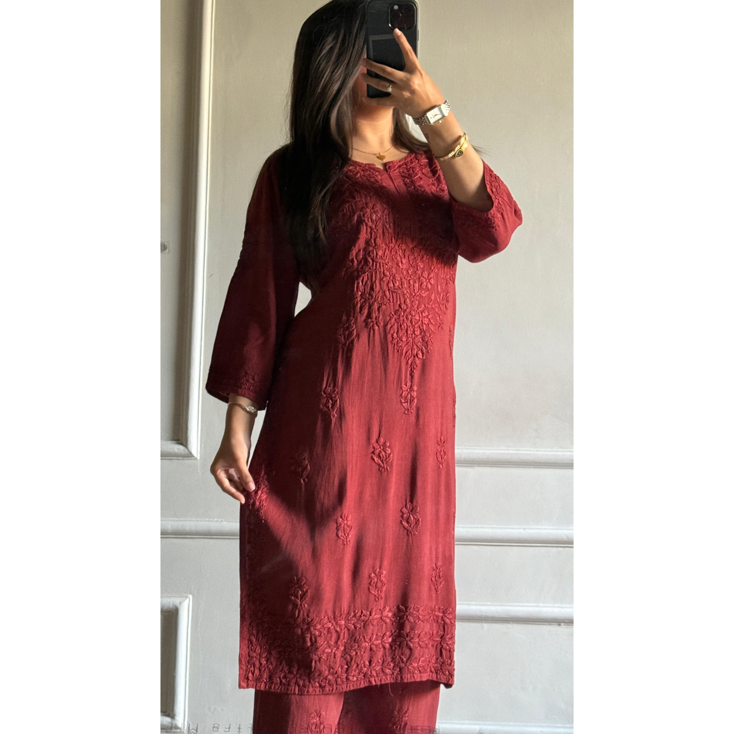 Grace stitched in every thread.
Our elegant Chikankari set blends timeless handwork with modern charm — perfect for day wear or festive flair. ✨