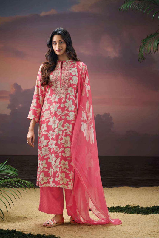 A must-have statement for your winter wardrobe 💖🧣🌼