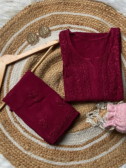 Where tradition meets trend.
This beautifully crafted Chikankari set brings timeless embroidery to your modern wardrobe — effortless, elegant, and always in style. 🌼