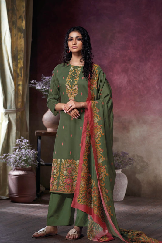 Lustrous silk fabric paired with timeless cuts